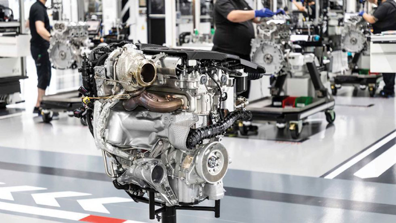 Πηγή του… καλού, ο M 139 κινητήρας της Mercedes-AMG, που είναι ο ισχυρότερος 2λιτρος κινητήρας ευρείας παραγωγής του πλανήτη:  421 άλογα στις 6.