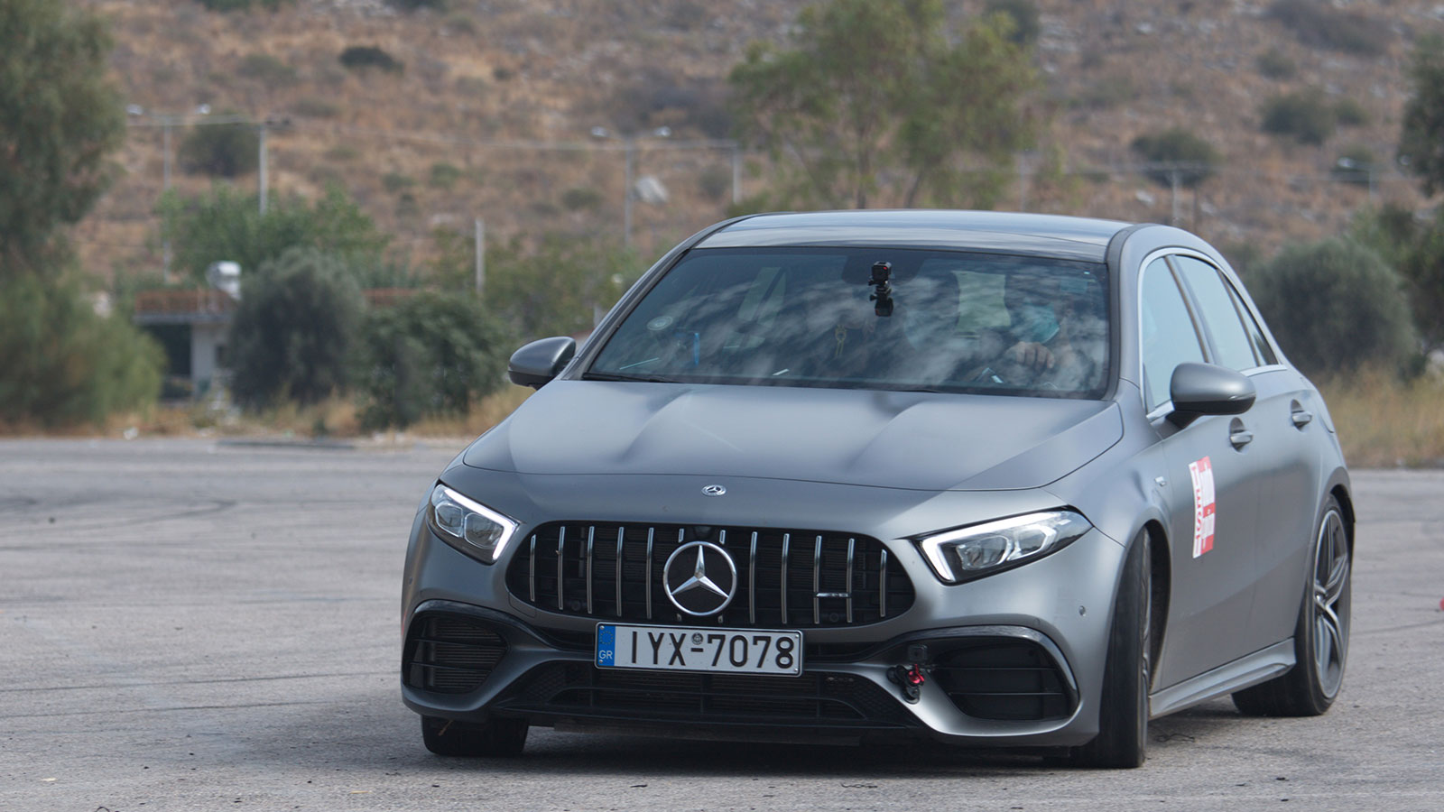 Η Mercedes-AMG A 45 S 4MATIC+ βγάζει τον fun to drive χαρακτήρα της αβίαστα σε μεγαλύτερες κλίσεις του τιμονιού, ενώ αν αποζητάς μόνον αυτό διαθέτει κ