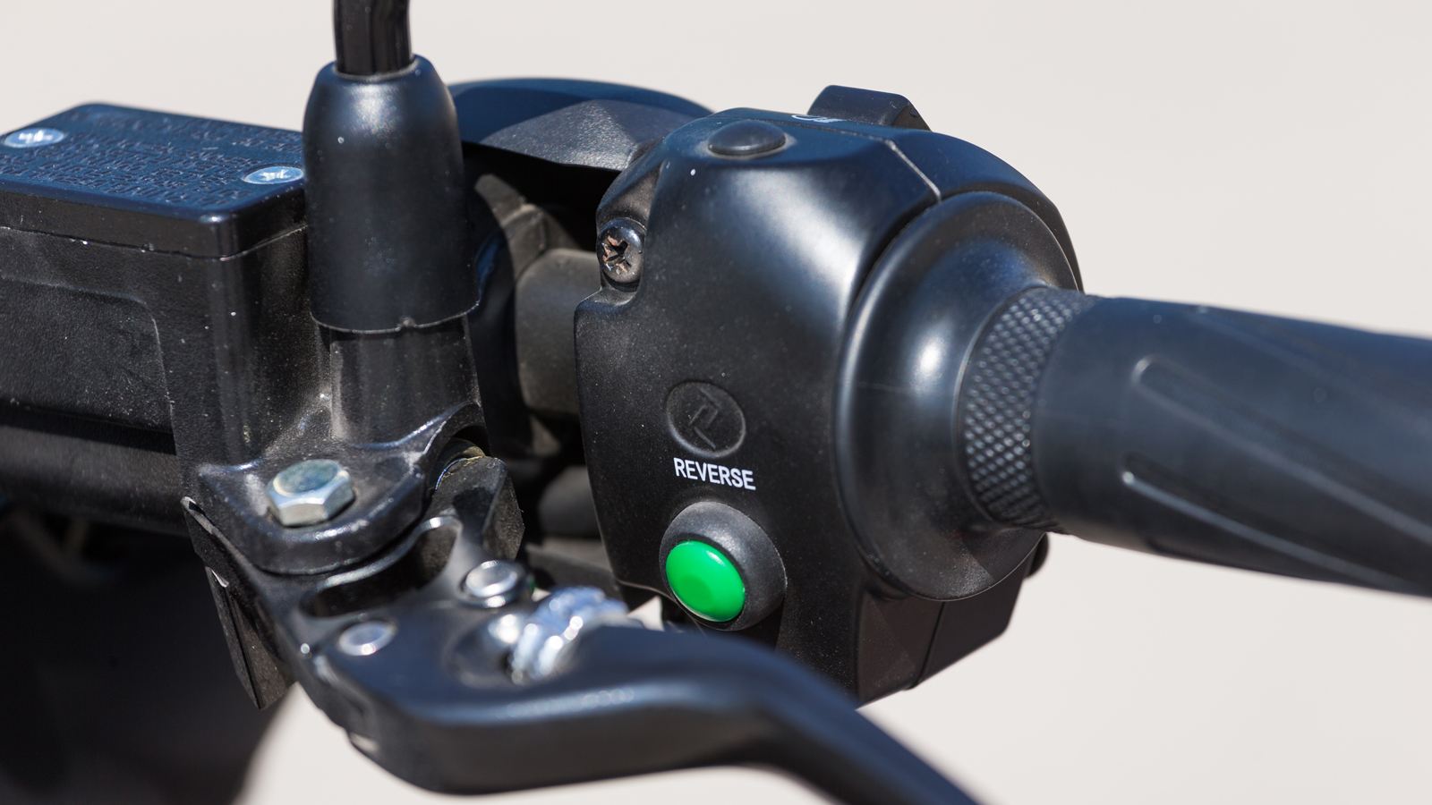 Το μαγικό κουμπί. Το πατάς και το MO κάνει όπισθεν. Για ένα μη μυημένο αυτό είναι πραγματικό «δώρο».