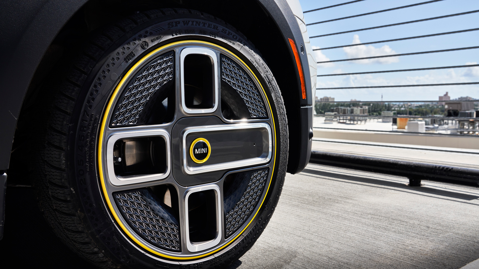 Trendy electric: Peugeot 208 vs Mini Cooper