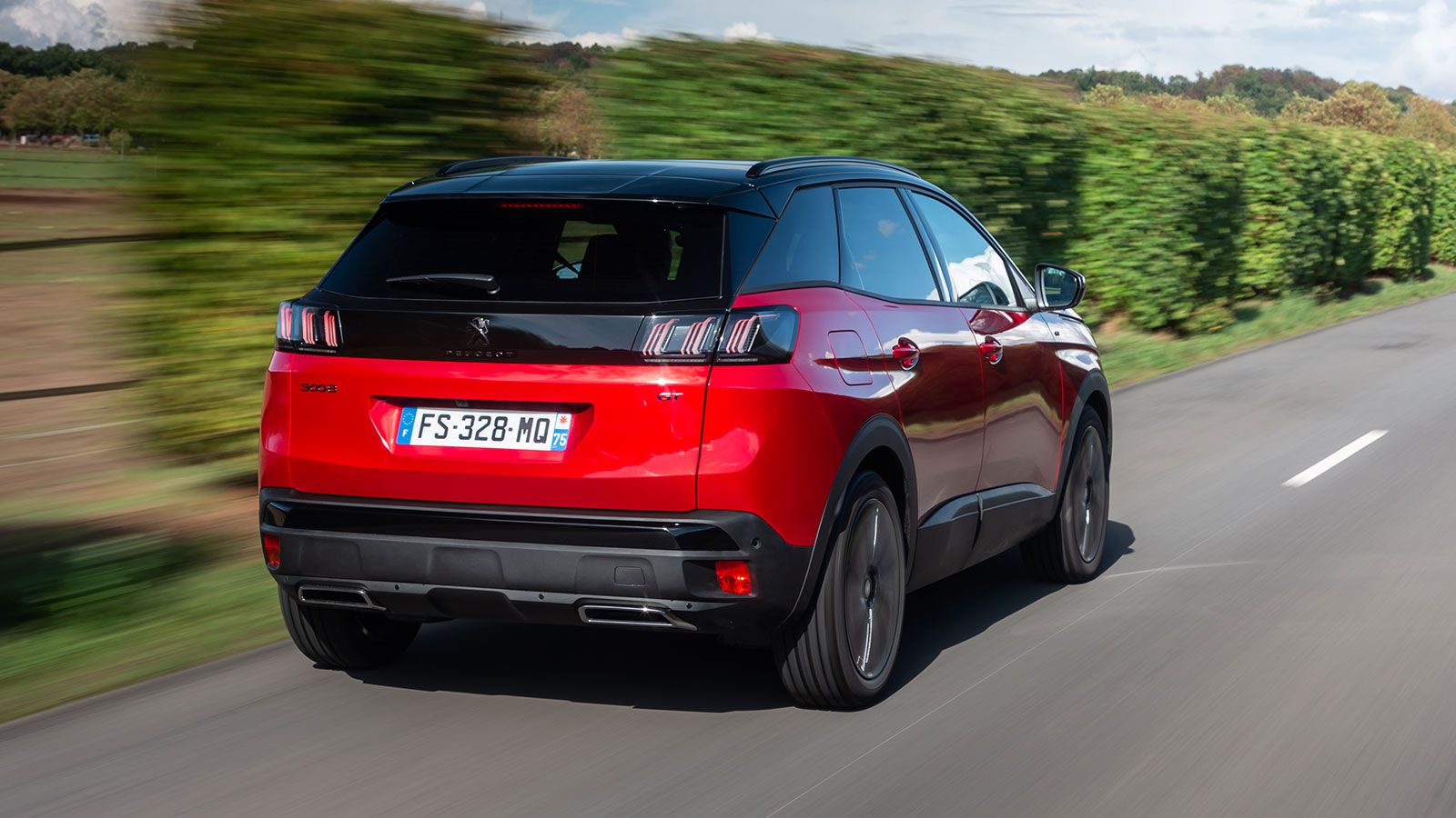 Πολύ ευχάριστο 
είναι οδηγικά το 
Peugeot 3008 μέσω της ανάρτησης που φιλτράρει αποτελεσματικά τις περισσότερες ανωμαλίες αλλά και της καλής αίσθηση