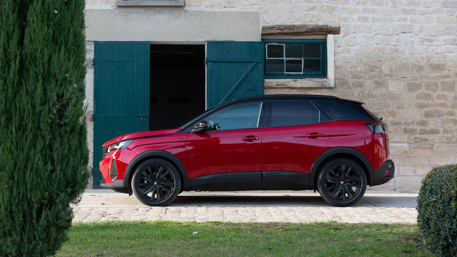 Nissan Qashqai VS Peugeot 3008 Vs Toyota C-HR