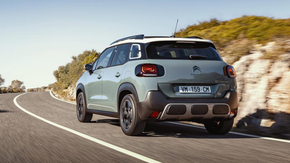 Το νέο C3 Aircross προσφέρεται στην χώρα μας 19.500 ευρώ στην βασική αλλά πλούσια εξοπλιστική έκδοση Feel Pack.

