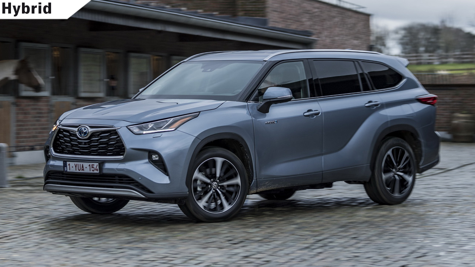 Το 7θέσιο Toyota Ηighlander με τα 5 μέτρα μήκος διατίθεται για πρώτη φορά στην ιστορία του στην Ευρώπη αποκλειστικά με υβριδικό κινητήριο σύνολο 248 ί