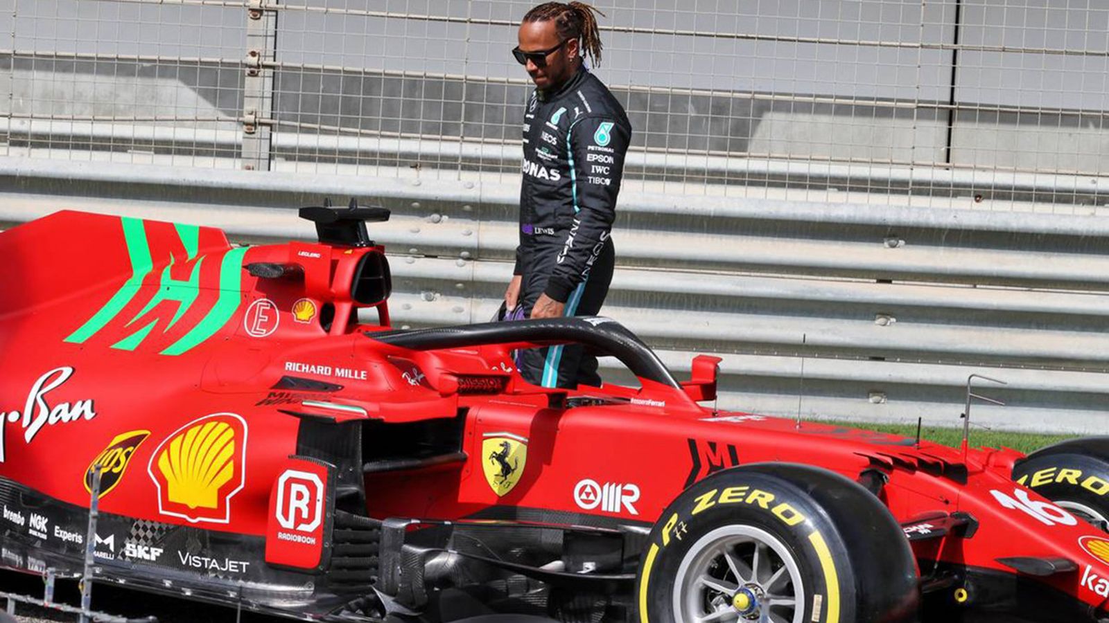 Hamilton: «Aπίστευτο ότι δεν θα οδηγήσω ποτέ για την Ferrari»