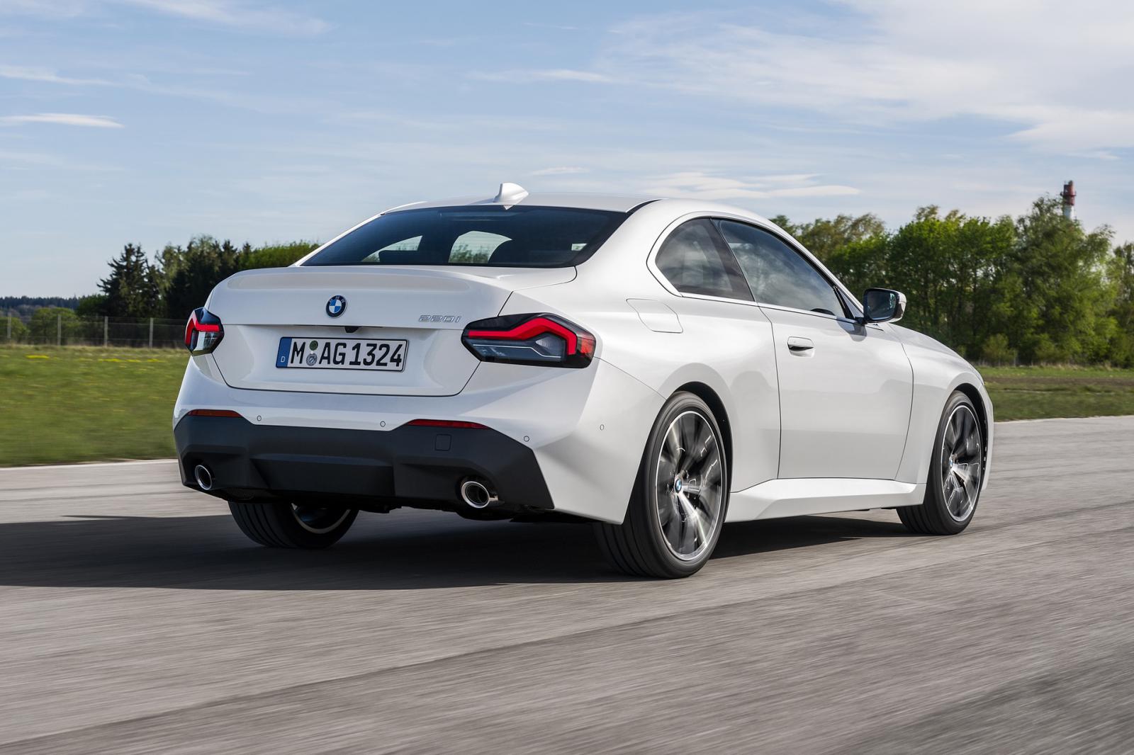 Στην αγορά της Ευρώπης η νέα BMW Σειρά 2 θα προσφέρεται αρχικά με τρεις διαφορετικές επιλογές κινητήρων. 