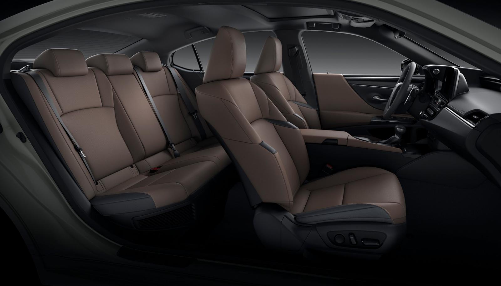 Επίσημη πρώτη για την ανανεωμένη Lexus ES
