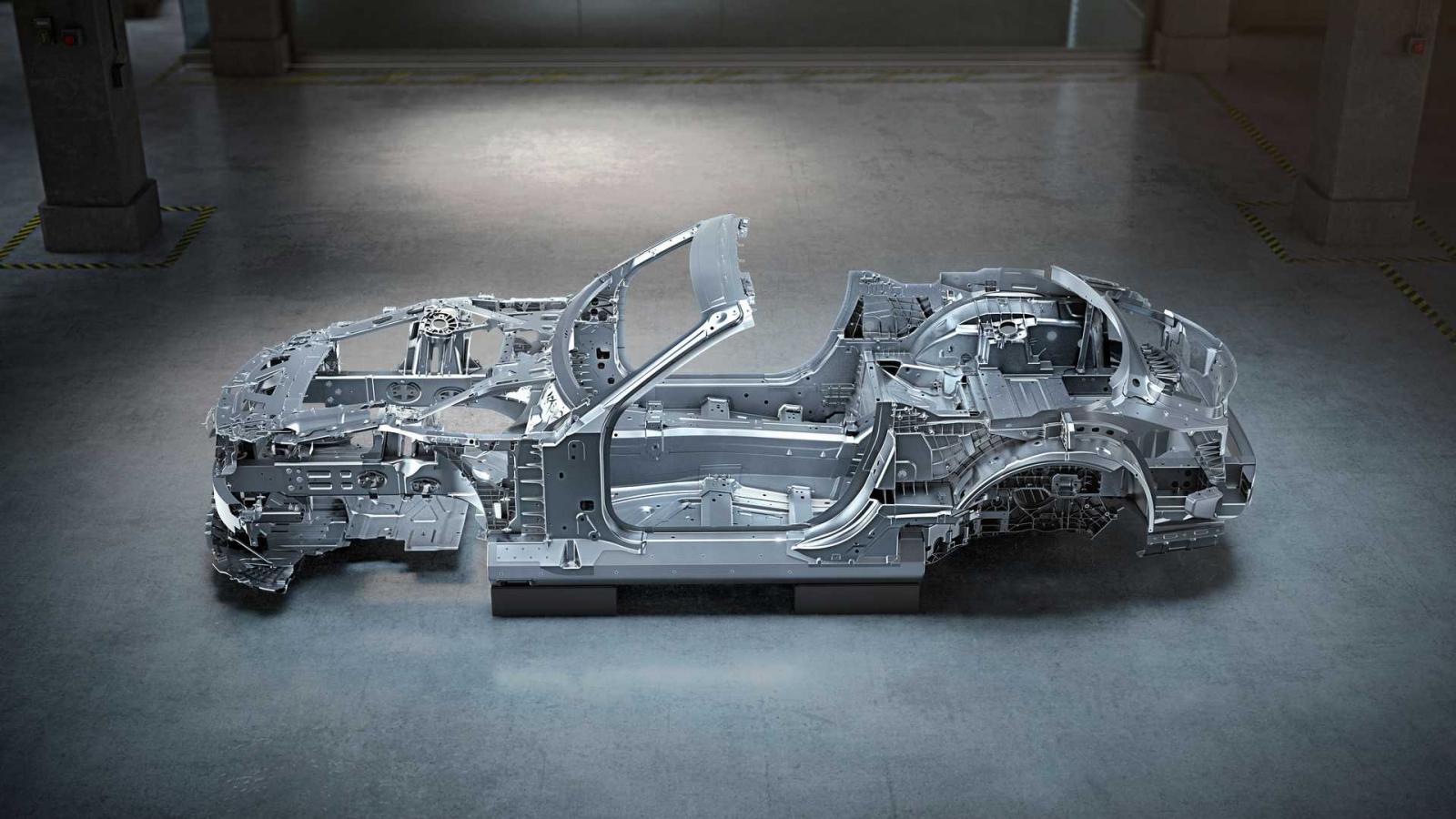 Στα άδυτα του κελύφους της νέας Mercedes-AMG SL