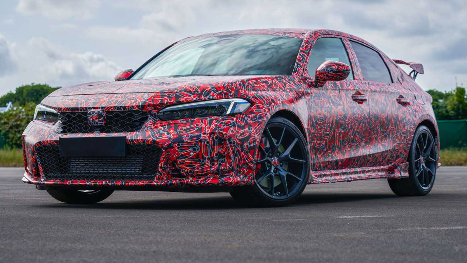 Oι πρώτες teaser εικόνες του νέου Honda Civic Type R
