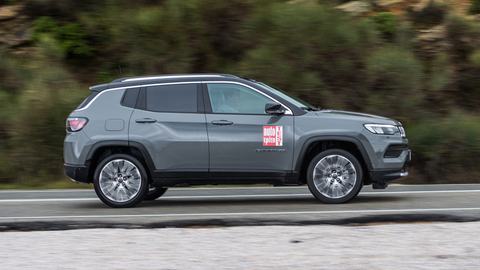 Το ανανεωμένο Jeep Compass είναι εφοδιασμένο με τον νέο στην οικογένεια FCA Group κινητήρα 1,3 λίτρων GSE (Global Small Engine) που αποδίδει 130 και 1