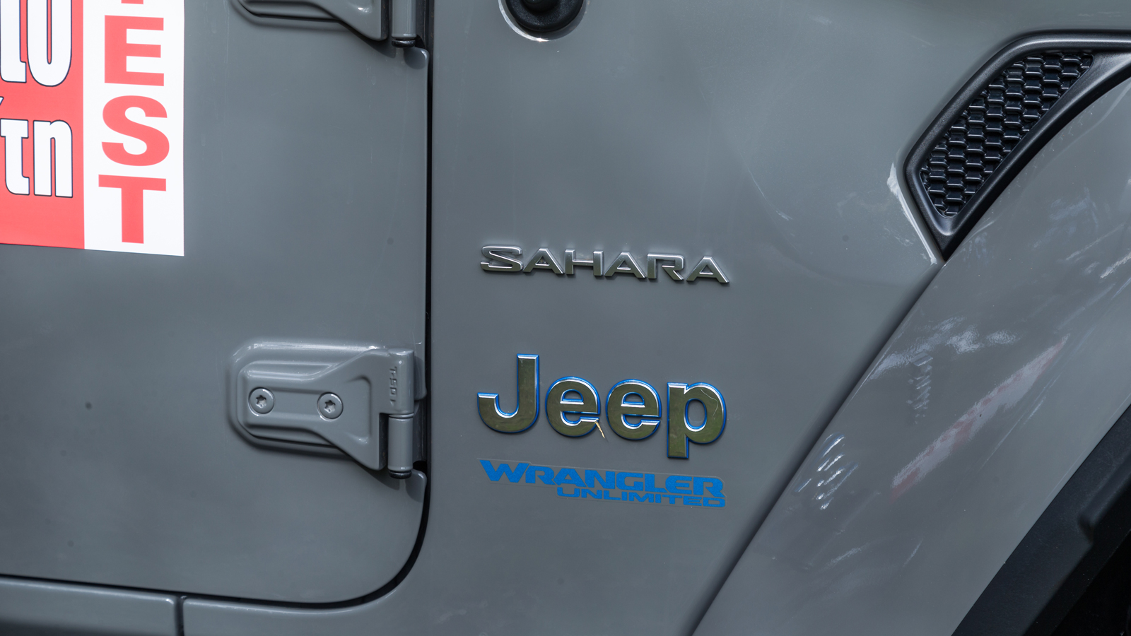 Η σχεδίαση του Wrangler στους θιασώτες του αυτοκινήτου έχει την ίδια αναγνωσιμότητα με το σήμα της Coca Cola. Εν προκειμένου, την PHEV φύση του αποκαλ