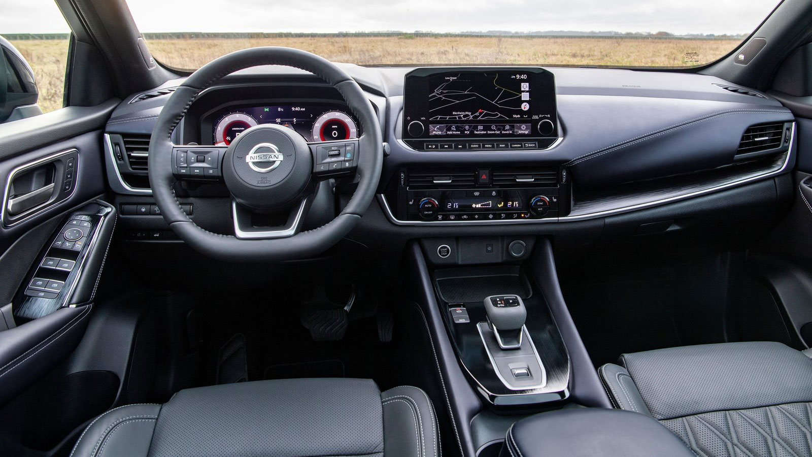 Το εσωτερικό στο νέο Nissan Qashqai είναι πλήρως ψηφιοποιημένο και  δείχνει να διαθέτει πιο high-tech και premium χαρακτηριστικά. Οι χώροι και η πρακτ