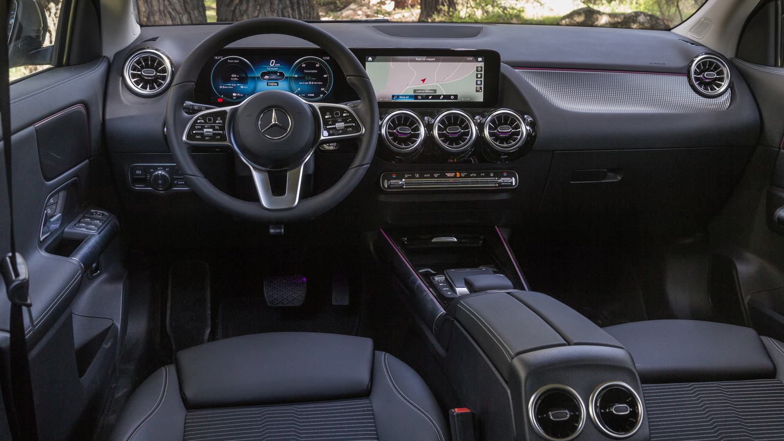 Όμορφo και ποιοτικό το εσωτερικό της Mercedes EQΑ με τον high-tech διάκοσμο και τα συστήματα να συνάδουν με το φουτουριστικό της προφίλ. ¶νετοι οι χώρ