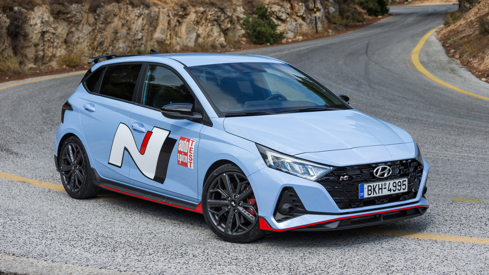 Το καλό με το εκρηκτικό Hyundai i20 N είναι πως τα μηχανικά μέρη και τα ηλεκτρονικά gadget με γονίδια από το WRC συνεργάζονται αριστοτεχνικά με στόχο 