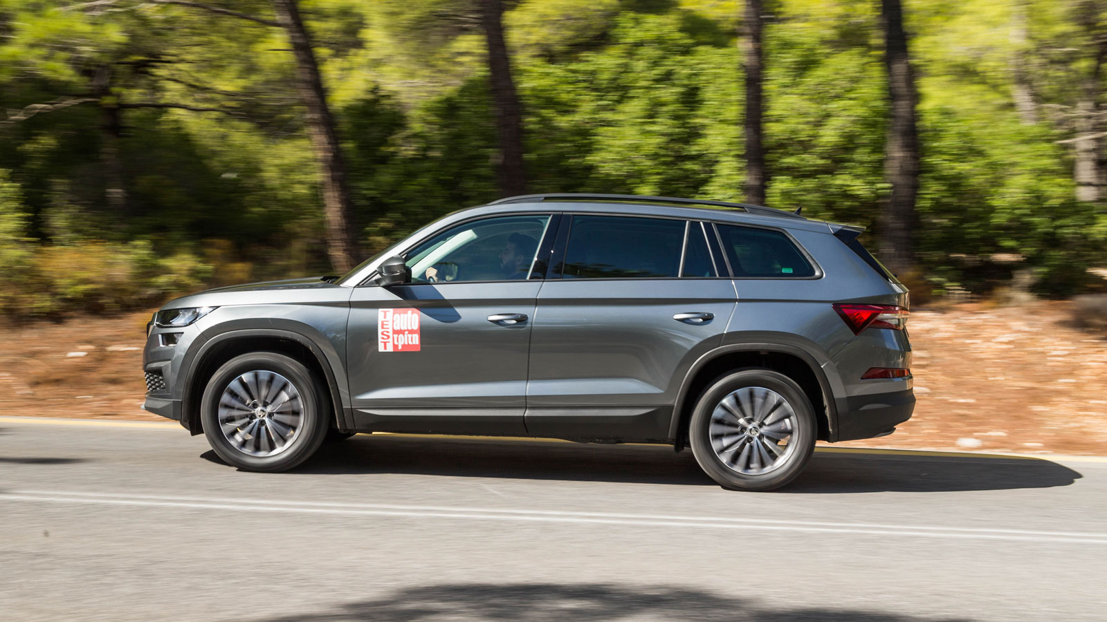 Ο κινητήρας είναι πειστικός, δυνατός και γεμάτος σε λειτουργία, εξασφαλίζοντας αξιόλογες επιδόσεις, με το κιβώτιο να λειτουργεί περισσότερο προς χάριν