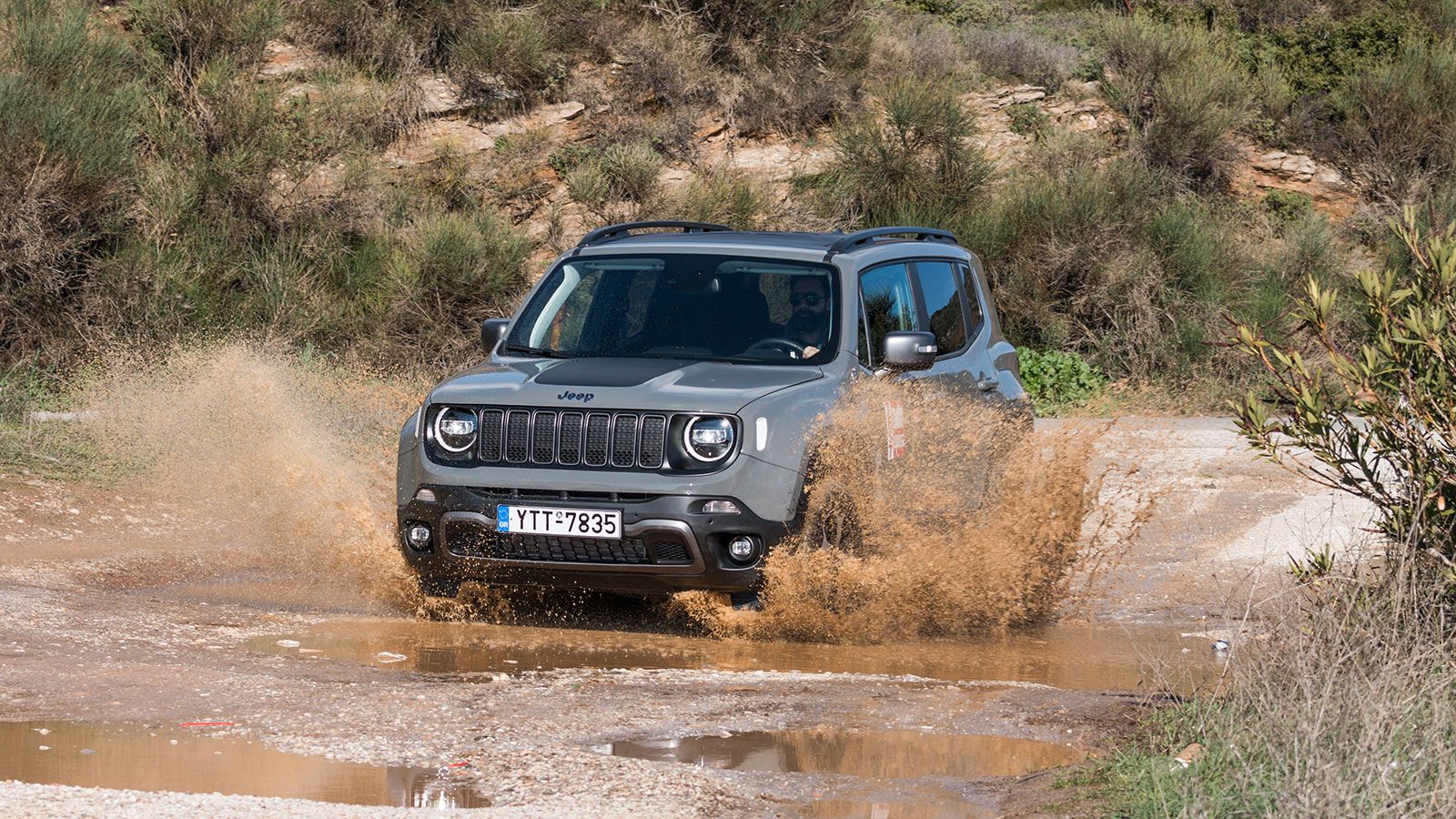 Το Jeep Renegade και σε αυτή του την έκδοση αποτελεί ένα από τα πιο ικανά μοντέλα της κατηγορίας σε εκτός δρόμου διαδρομές. Συνολικά διαθέτει 11 προγρ