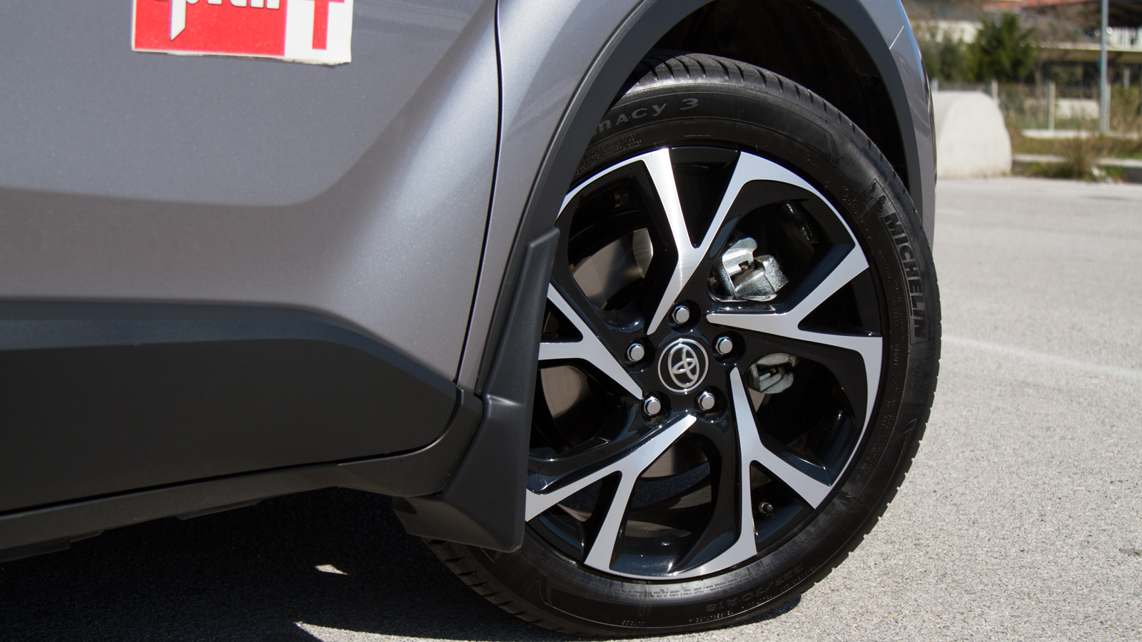 Φουλ υβριδικό SUV; Hyundai Kona ή Toyota C-HR;