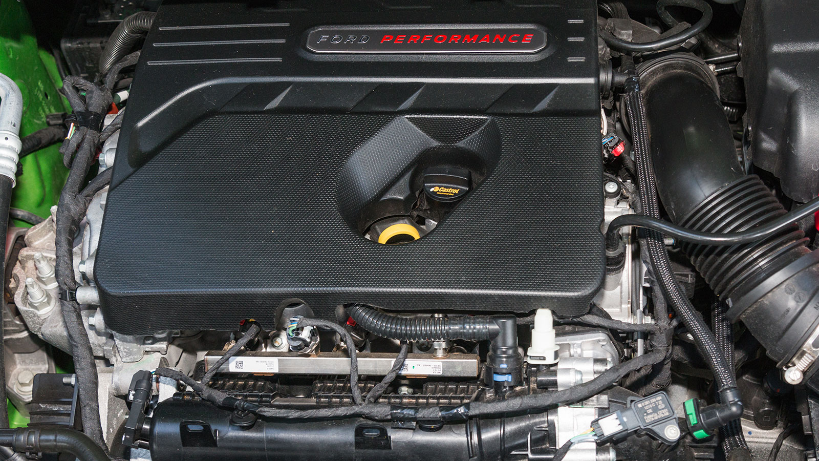 Ο 3κύλινδρο 1.500άρης Ecoboost αποδίσει 200 ίππους και 320 Nm ροπής, όντας εύρωστος από χαμηλά και τραβώντας δυνατά μέχρι τα κόκκινα.