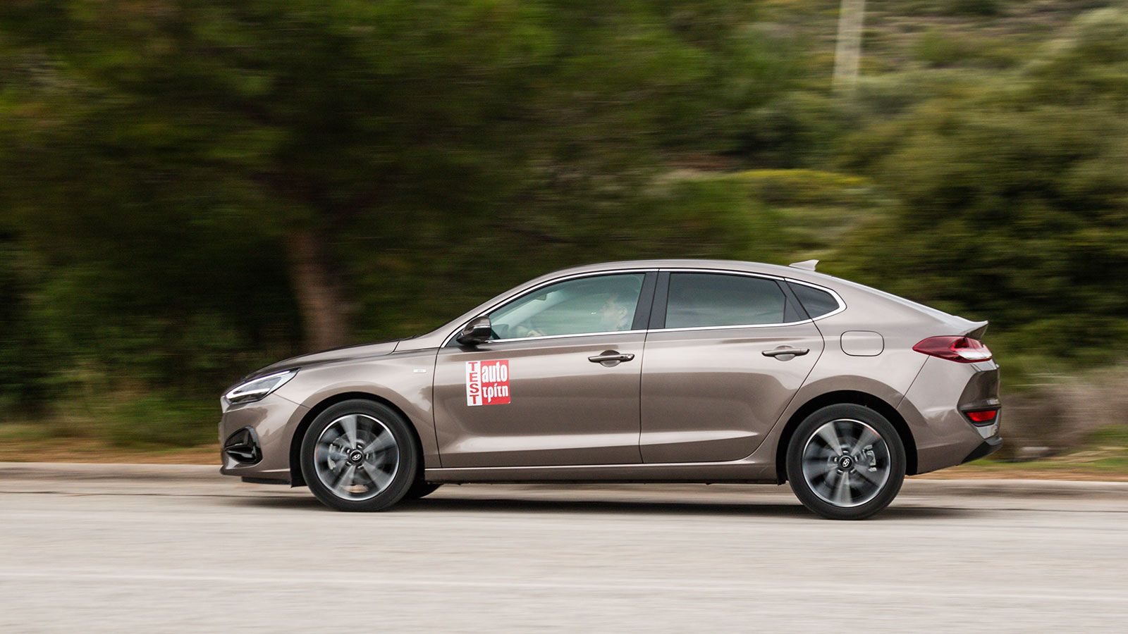 Ο 1.500άρης κινητήρας της Hyundai διακρίνεται για την πολιτισμένη του λειτουργία και την απόδοσή του, ενώ συνδυάζεται ιδανικά με 48βολτο ήπια υβριδικό