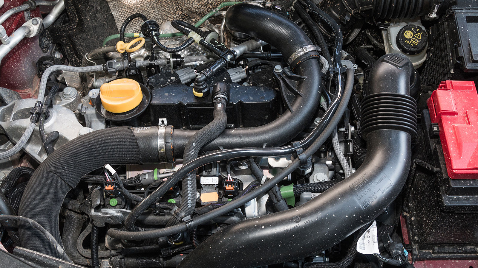 Ο κινητήρας του Dacia Duster LPG αποδίδει 91 ίππους αν λειτουργεί με βενζίνη και 100 αν χρησιμοποιεί το υγραέριο. Οι επιδόσεις είναι καλύτερες στην δε