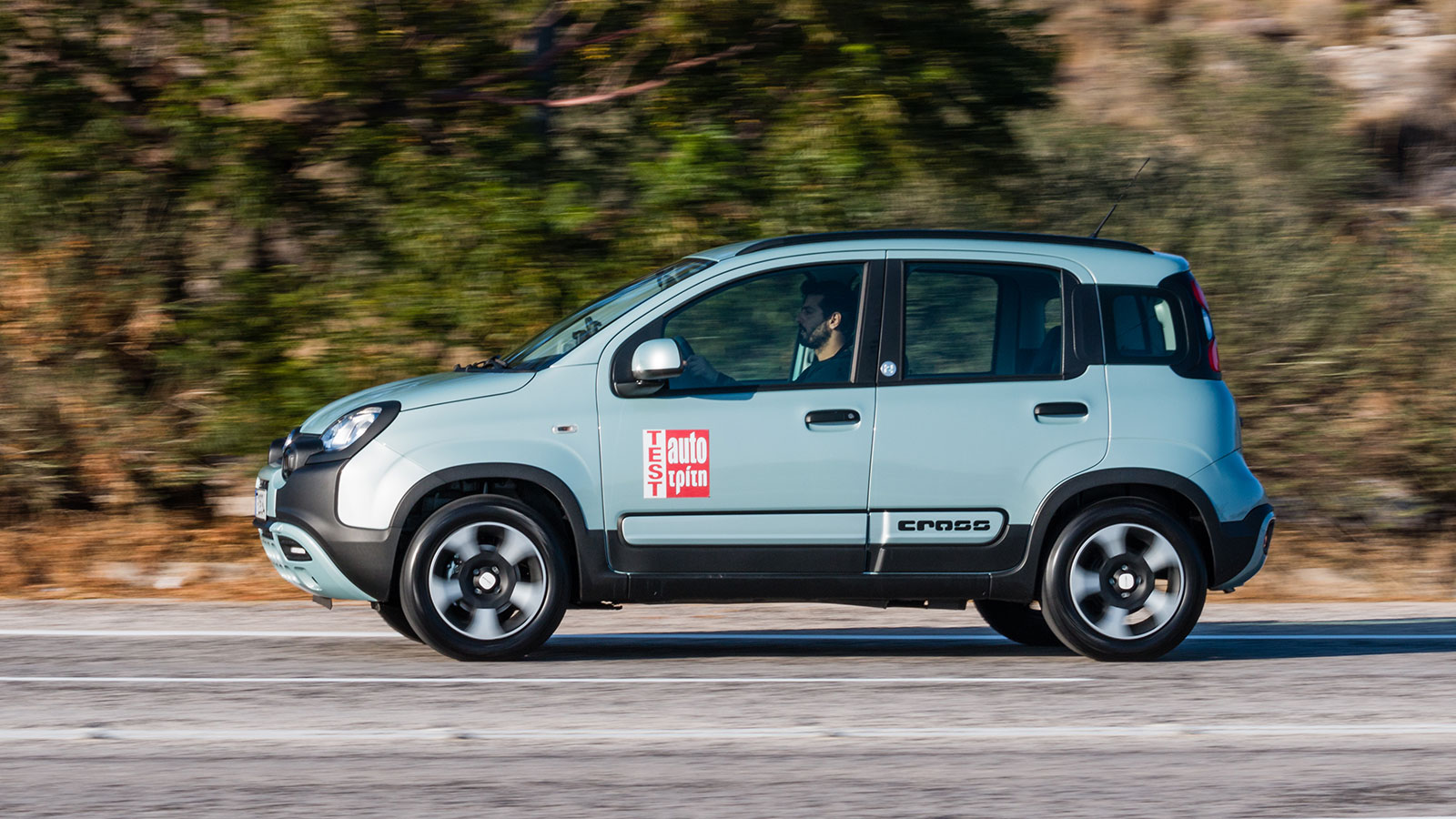 Το Panda 4x4 προσφέρεται με τον 2κύλινδρο TwinAir 
Turbo 0,9 με τους 85 ίππους και τα 145 Nm ροπής και συνδυάζεται με εξάρι χειροκίνητο κιβώτιο, με «