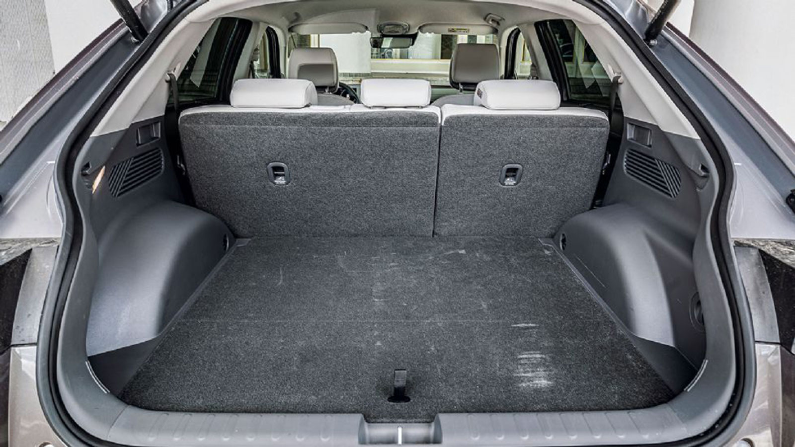 Η νέα πλατφόρμα εξασφαλίζει top χωρητικότητα πορτ-μπαγκάζ στα 531 λίτρα, ενώ υπάρχει και ένας πρόσθετος χώρος αποσκευών στο μπροστά μέρος 24 ή 57 λίτρ