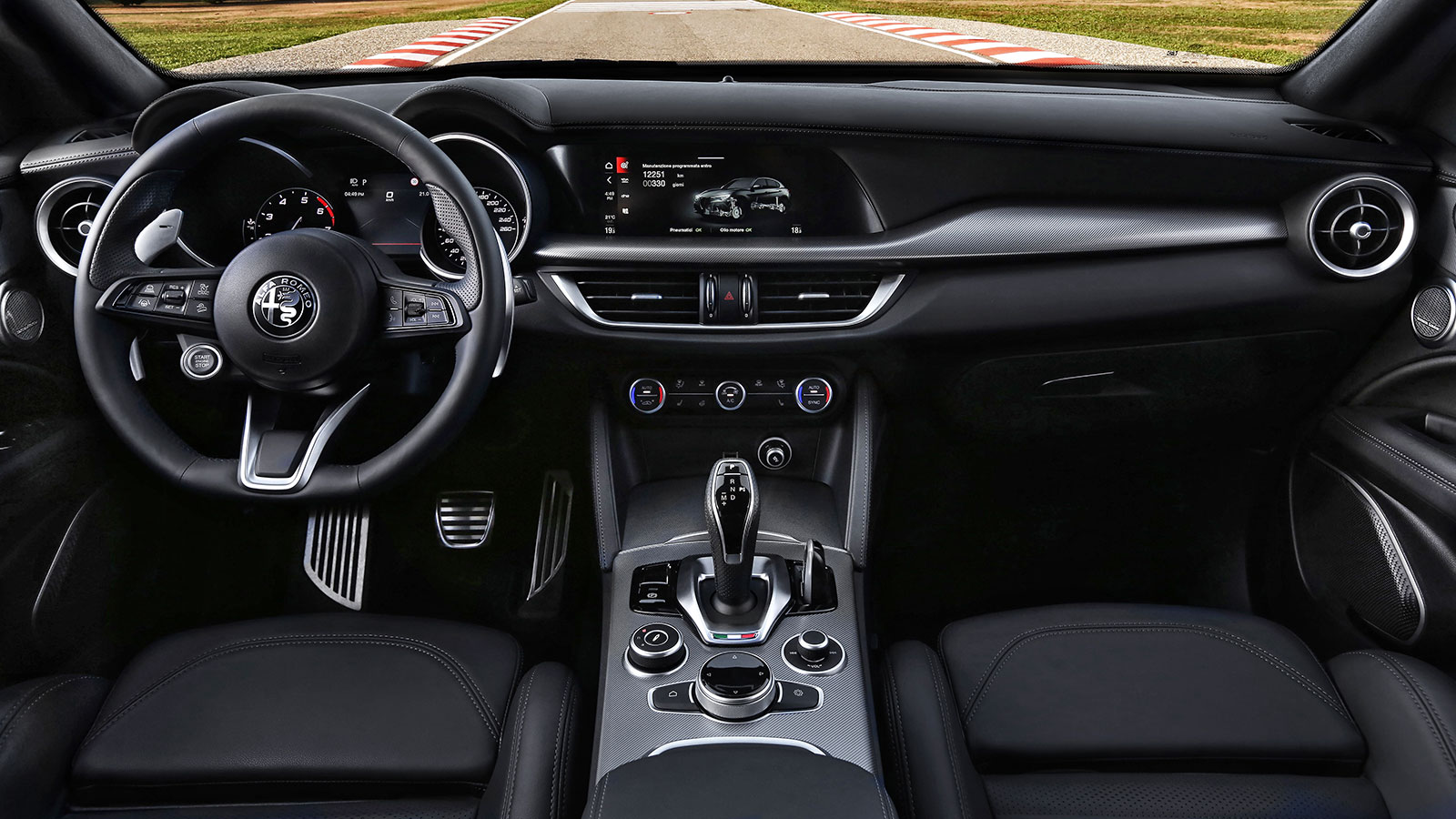 Η Alfa Romeo Giulia εκφράζει 
τον σπορ και πολυτελή της χαρακτήρα και μέσω της σχεδίασης του εσωτερικού της. 
