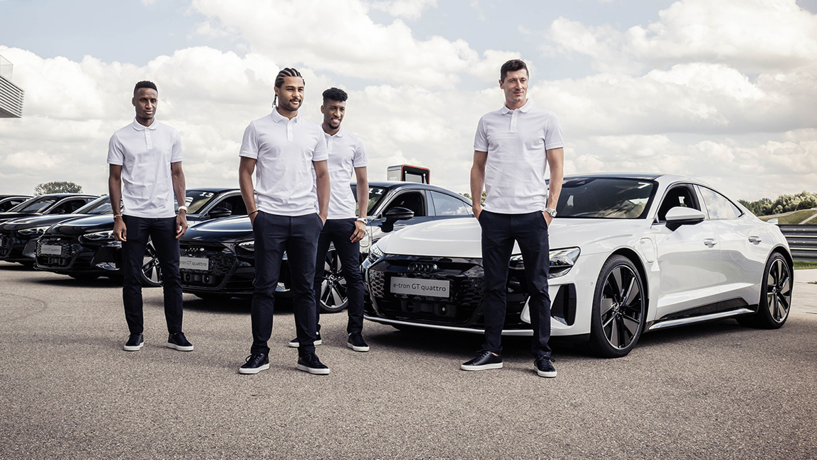 Οι ποδοσφαιριστές χρησιμοποίησαν την πίστα δοκιμών στο Audi Driving Experience Center, για να δοκιμάσουν τις οδηγικές ικανότητες και τα αντανακλαστικά