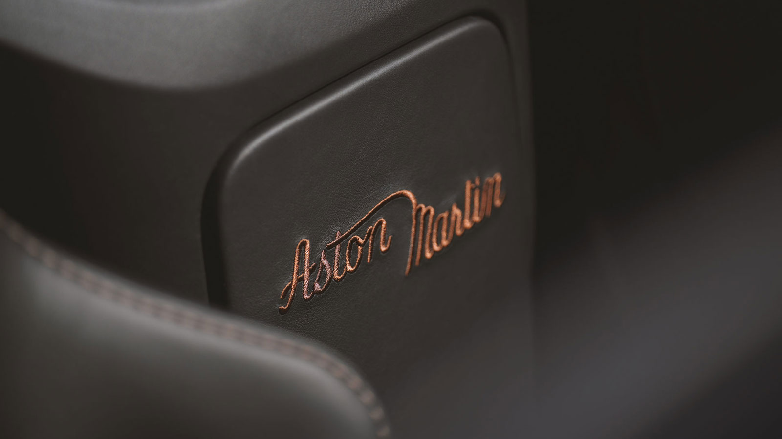 Έναν αιώνα μετά, έρχεται το επετειακό Aston Martin Vantage Roadster 