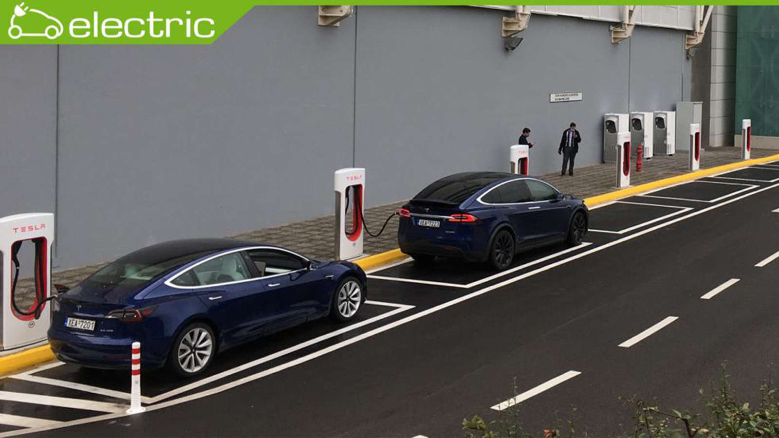 Σε λειτουργία οι ταχυφορτιστές της Tesla στο Μαρούσι