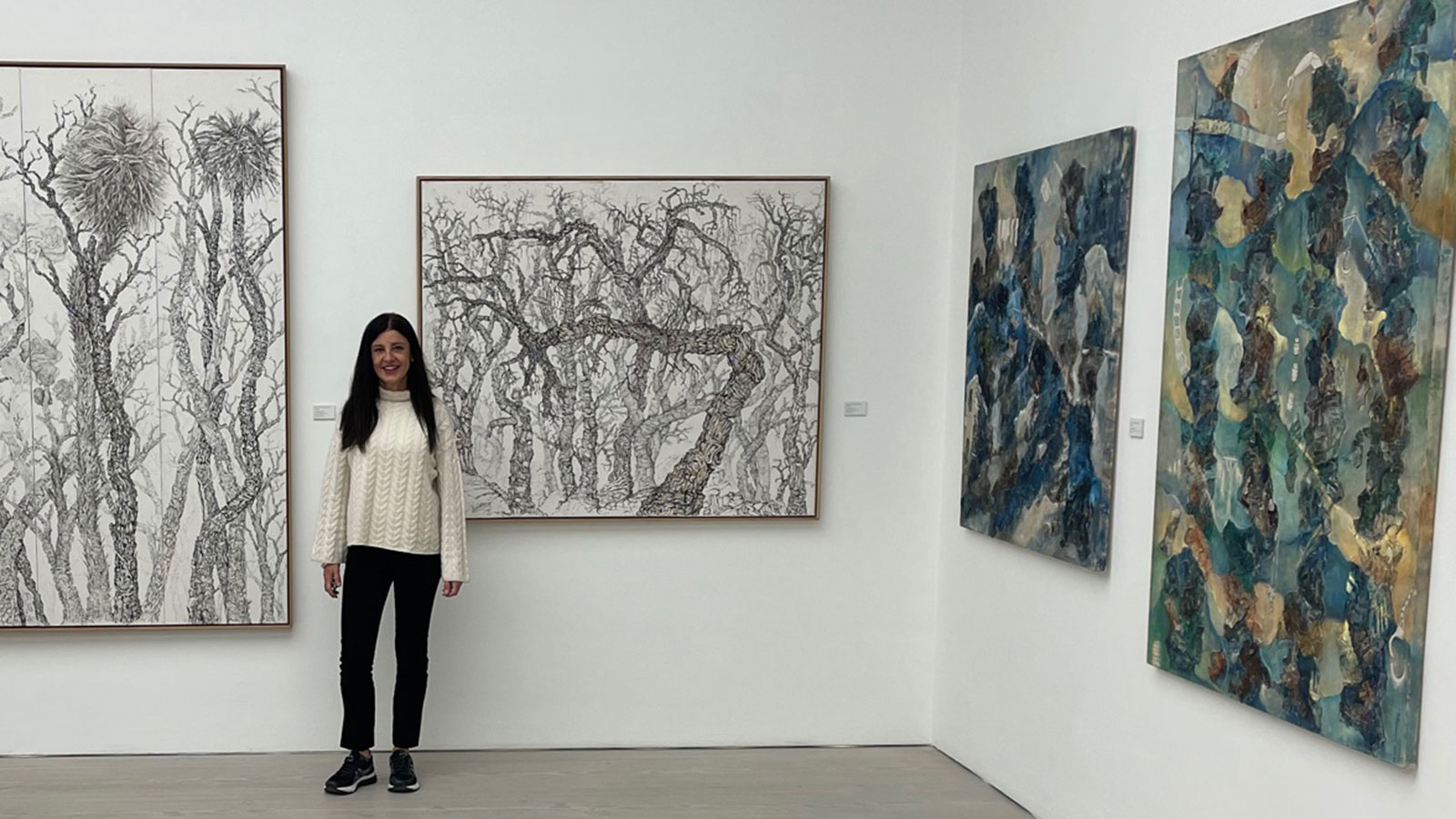 Η Ντένη Θεοχαράκη στη Saatchi Gallery του Λονδίνου