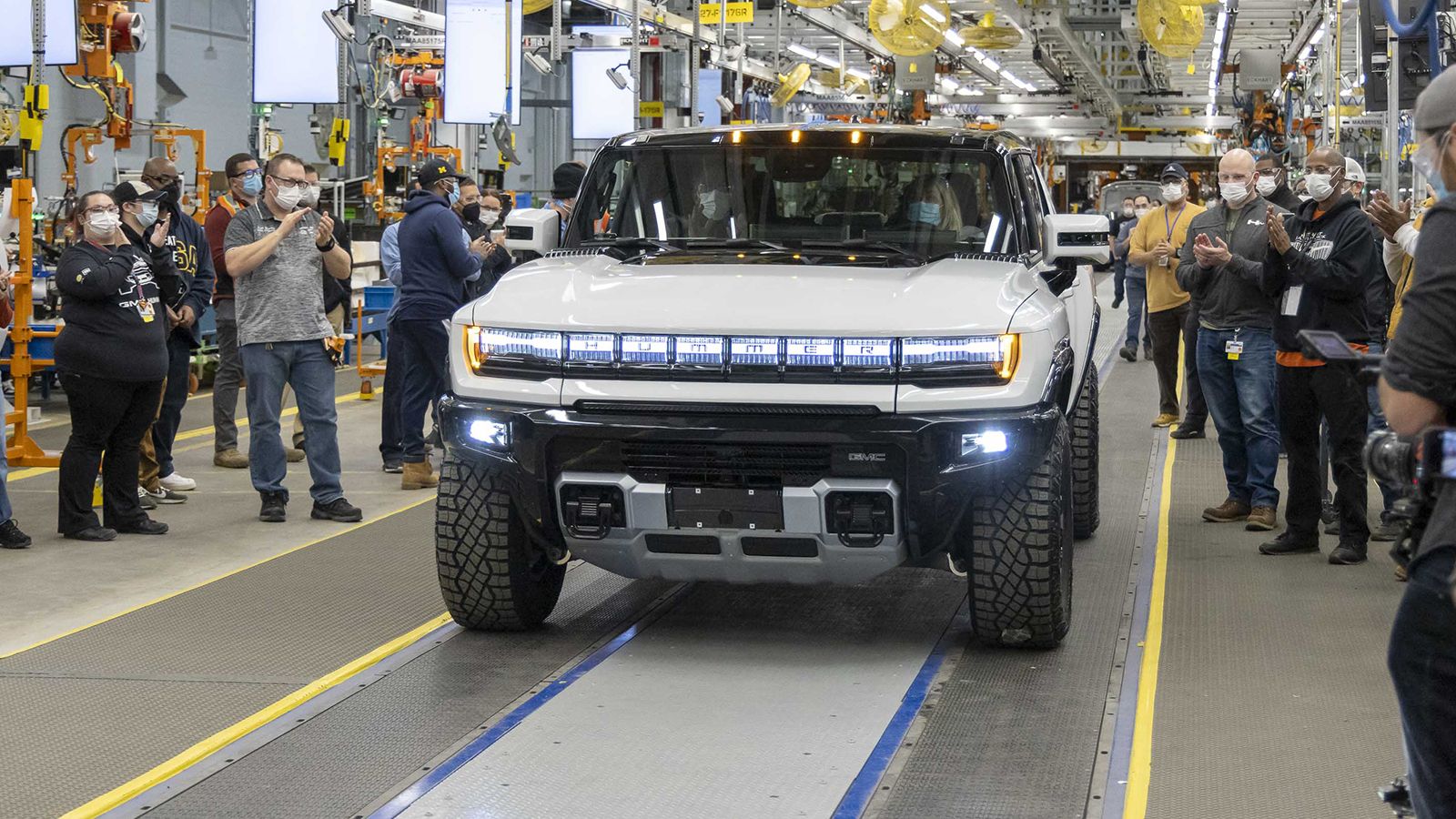 Το 1ο GMC Hummer EV των 2,2 εκ. ευρώ (+vid)