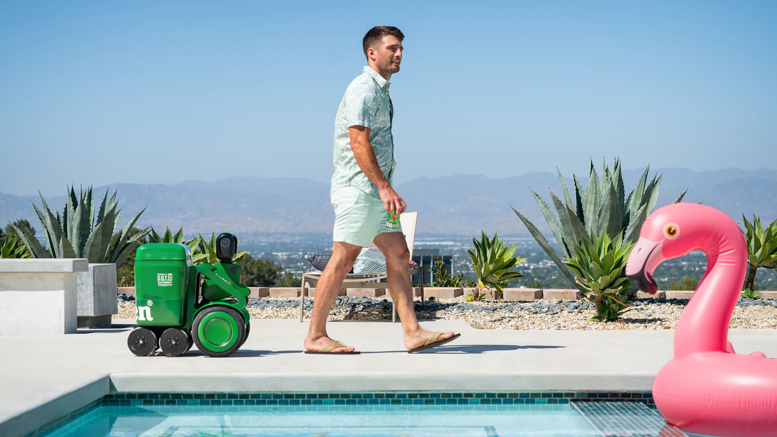 Φορτηγάκι-ρομπότ σε ακολουθεί & φέρνει παγωμένες μπύρες