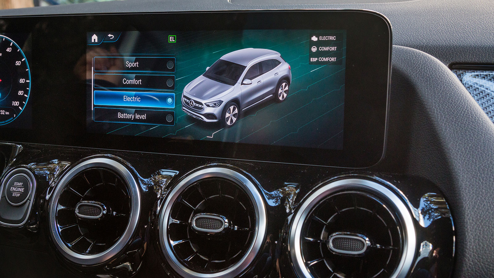 EQA Vs GLA 250e: Ηλεκτρική ή Plug-in Mercedes στα ίδια λεφτά;