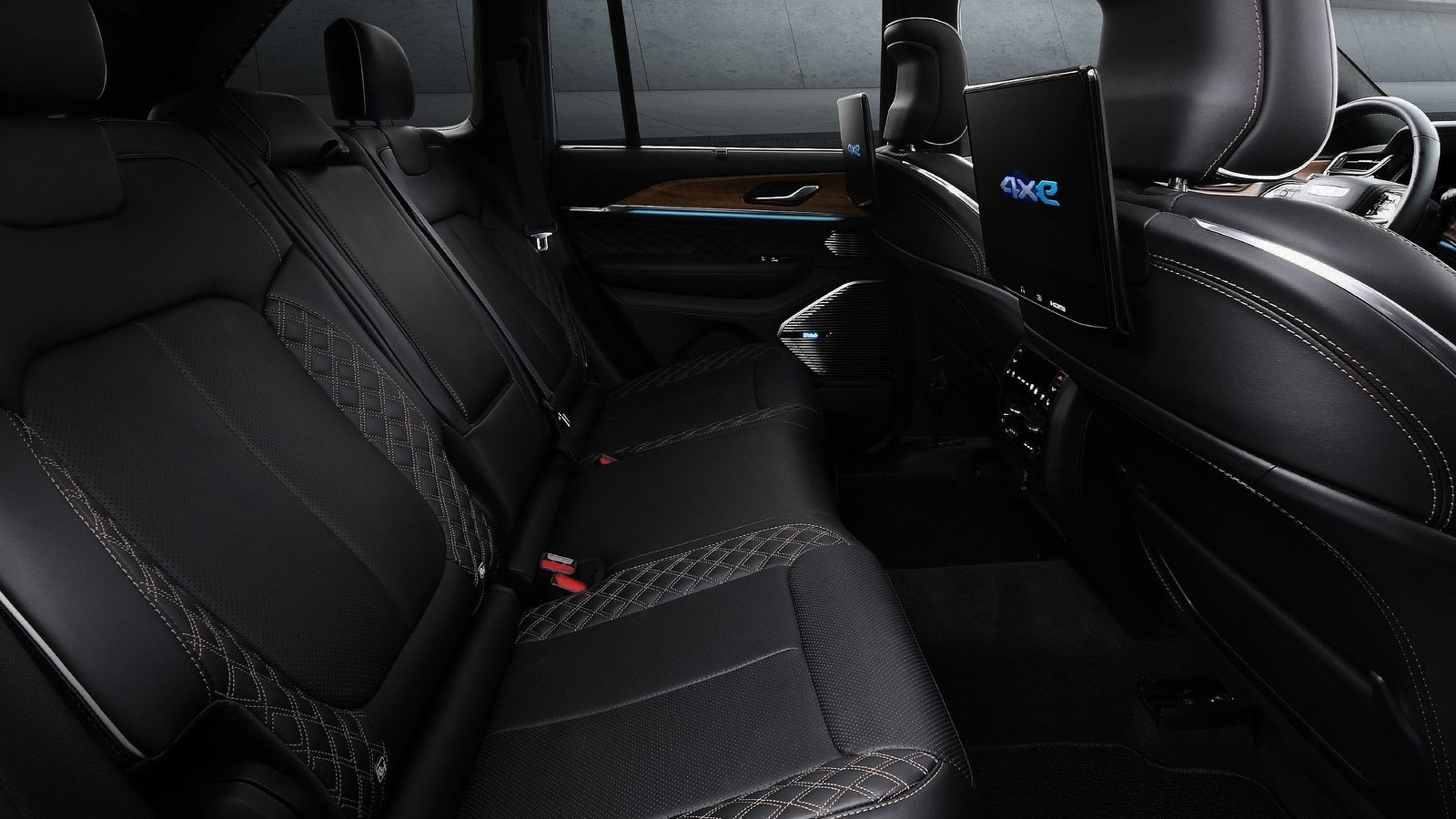 Νέο Jeep Grand Cherokee: Με 3 οθόνες & έως 357 άλογα