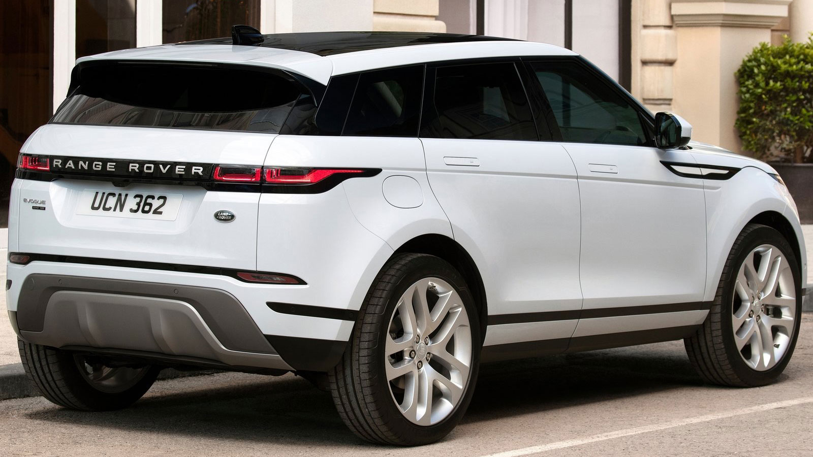 Peugeot 3008 Vs Range Rover Evoque