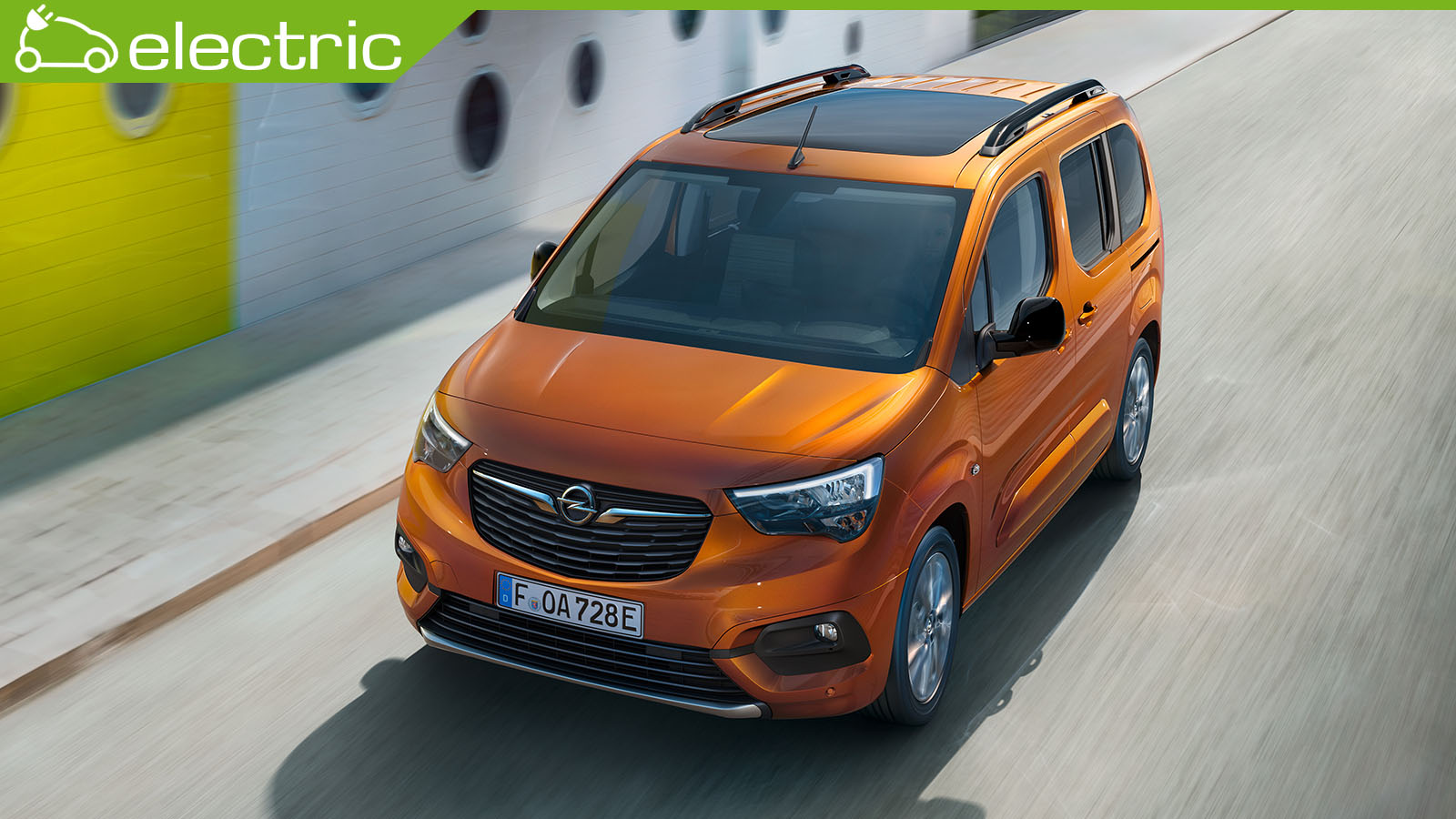 Η αμιγώς ηλεκτρική έκδοση Opel Combo-e Life προσφέρεται σε 5-θέσια και 7-θέσια διάταξη με μακρύ ή κοντό μεταξόνιο πάντα με 136 άλογα και μια μπαταρία 