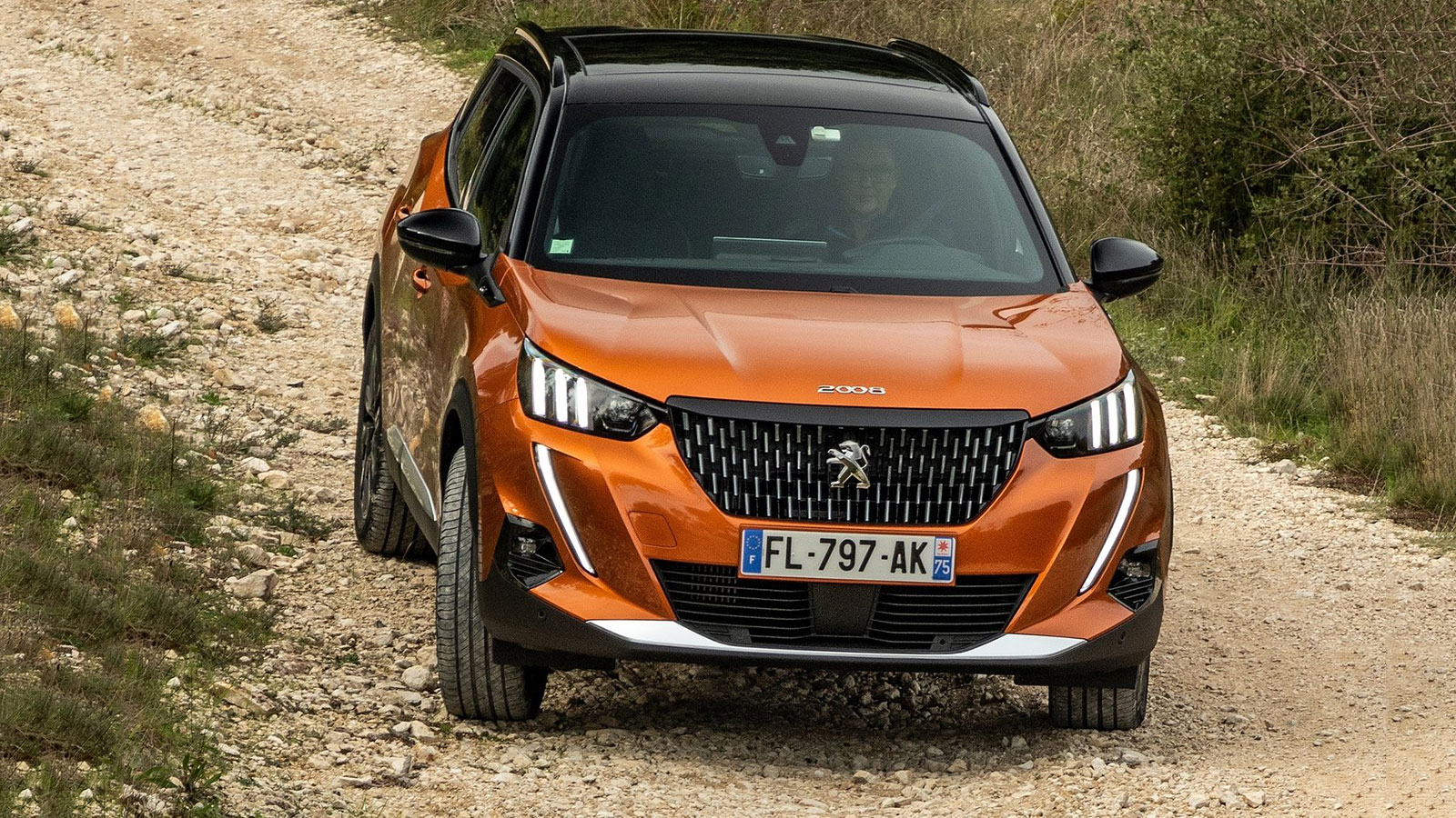 Το μικρό SUV της Peugeot, που είναι και «πρωταθλητής» των πωλήσεων στην κατηγορία του στη χώρα μας, εφοδιάζεται με το προηγμένο σύστημα Active Grip Co