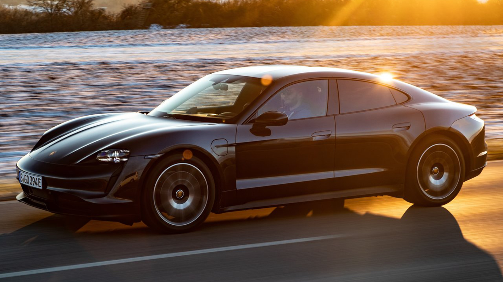Η Porsche Taycan «έπιασε» σε πωλήσεις την 911