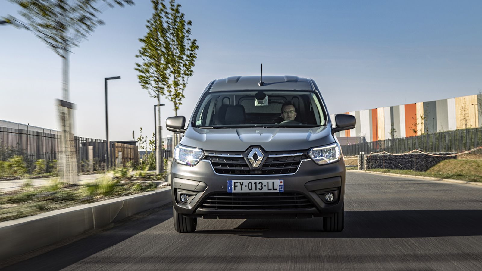Στην Ελλάδα το νέο Renault Express Van (+vid)