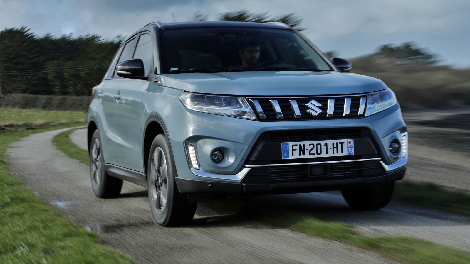 Το Suzuki Vitara είναι αδιαμφισβήτητα ένα από τα καλύτερα αυτοκίνητα της κατηγορίας για οδήγηση εκτός δρόμου με ατου το «κλείδωμα» της τετρακίνησης.