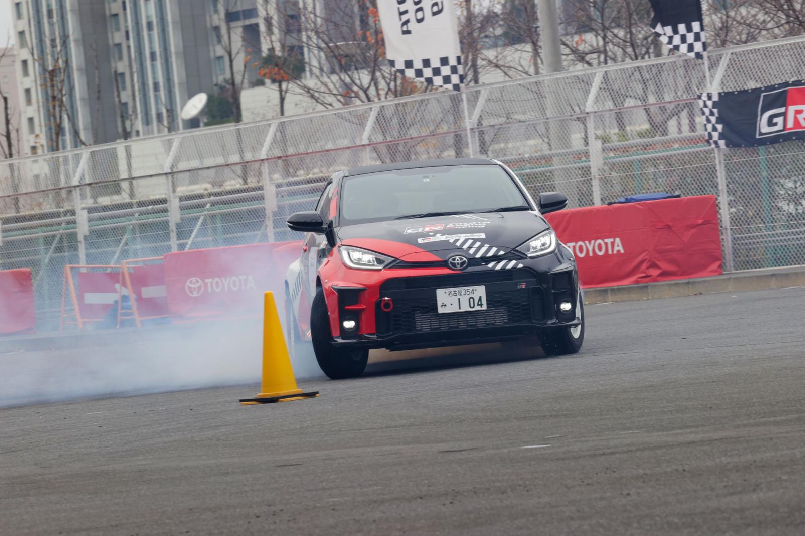 Η Toyota έδειξε το υβριδικό GR Yaris του WRC