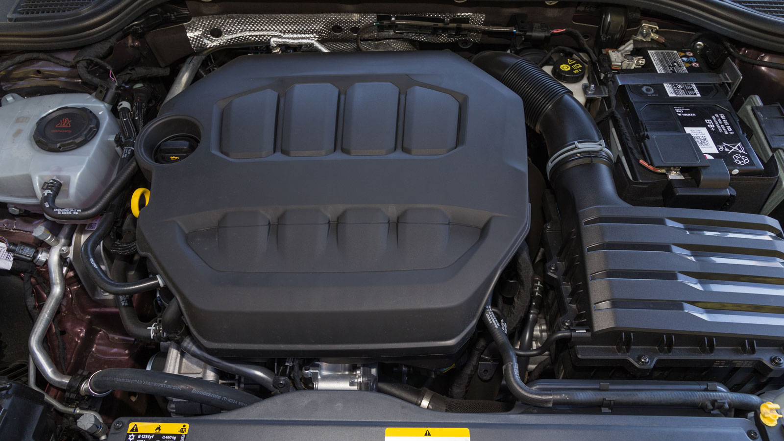 Στην Comfort ρύθμιση, το GTI είναι ίσως και καλύτερο σε απόσβεση από ένα 1.000άρι Golf, με το τιμόνι του να είναι ιδιαίτερα ελαφρύ, ενώ στη Sport το σ