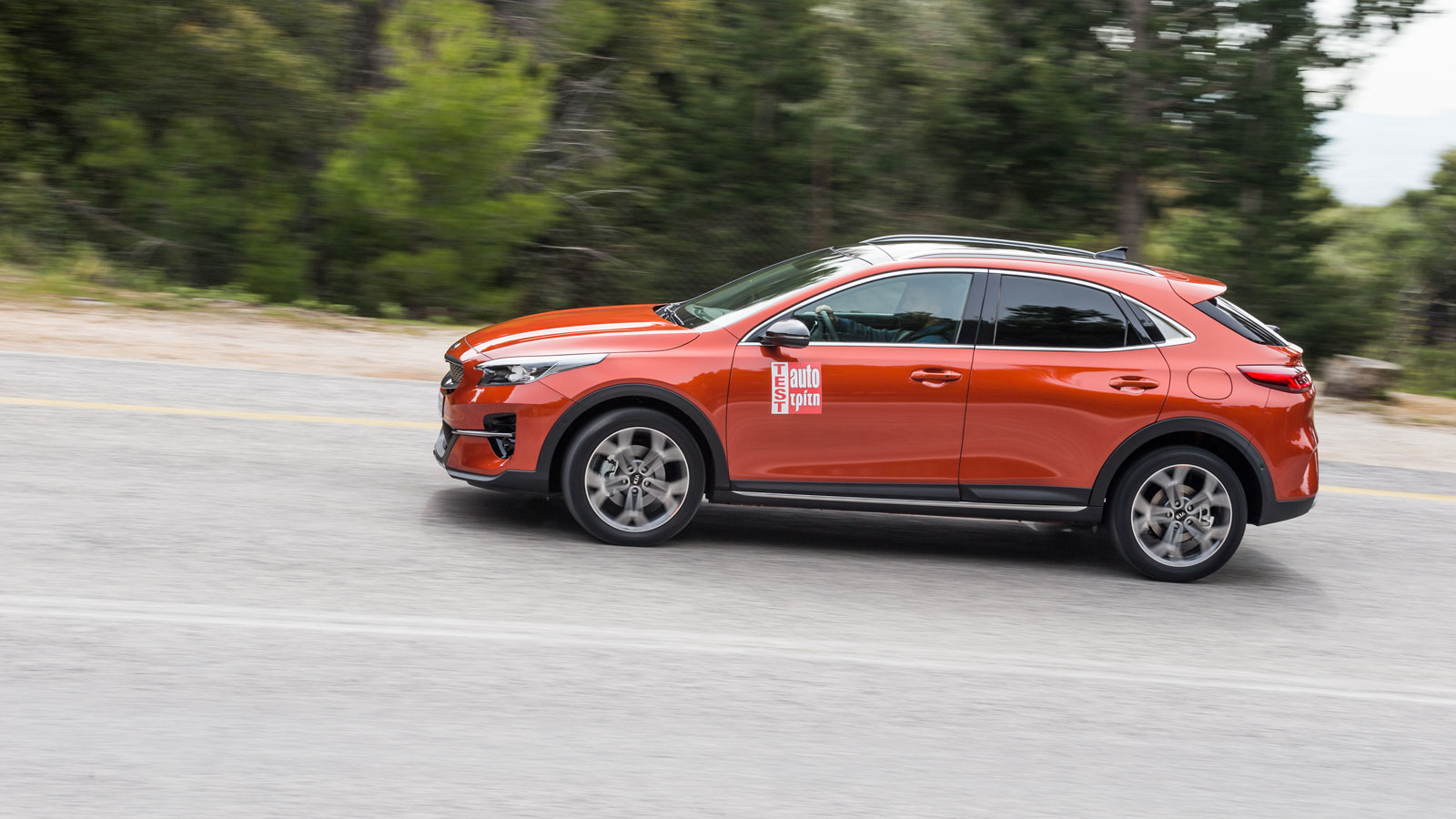 Tο Kia XCEED έχει τον τρόπο να σε κερδίζει χάρη στο σωστό του «στήσιμο», το εξαιρετικό πλαίσιο και το πλεονέκτημα της πίσω ανάρτησης πολλαπλών συνδέσμ