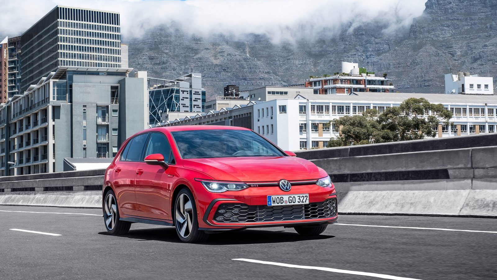 Volkswagen Golf: πιάνει κορυφή για... 1000 και 1 λόγους  