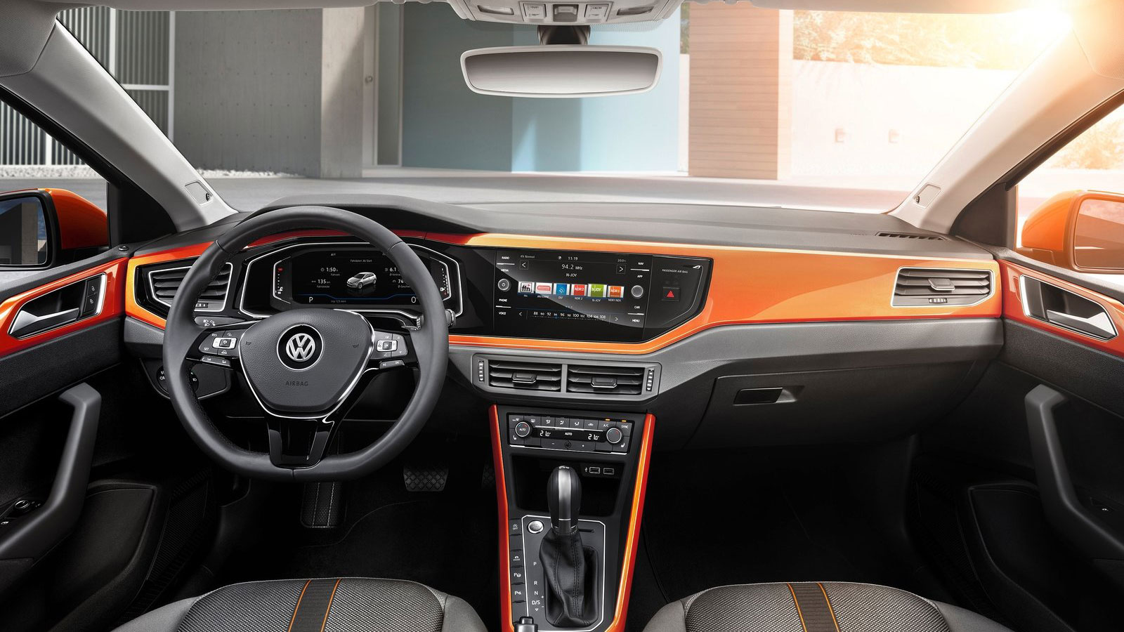 Δημιουργώντας έναν λογαριασμό Volkswagen ID συνδέεται το smartphone με το αυτοκίνητο και είναι εφικτή η πρόσβαση σε συγκεκριμένες λειτουργίες και χρήσ