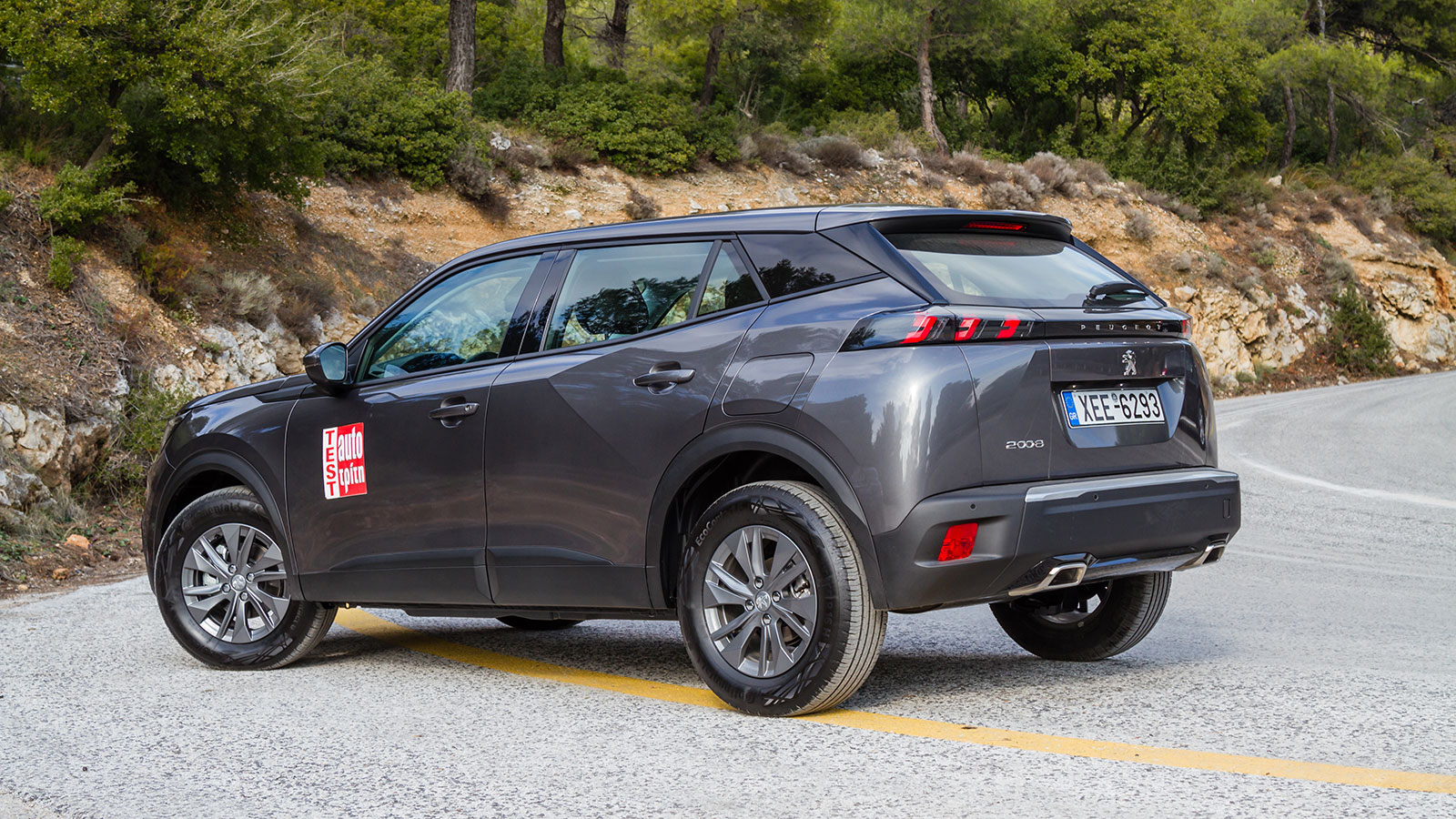 To Peugeot 2008 διακρίνεται για την ισορροπημένη 
οδική του συμπεριφορά προσφέροντας άνεση αλλά και ικανότητα σε πιο απαιτητικές συνθήκες οδήγησης. 