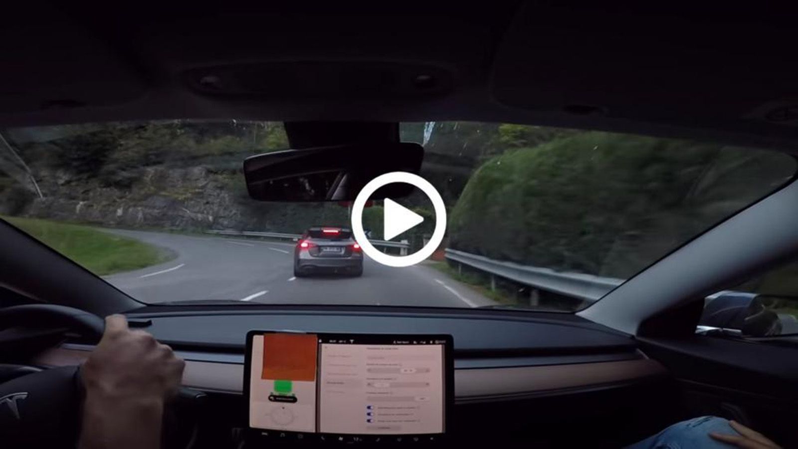 Αμυαλοι με Tesla και Mercedes-AMG A 45 S κυνηγιούνται 