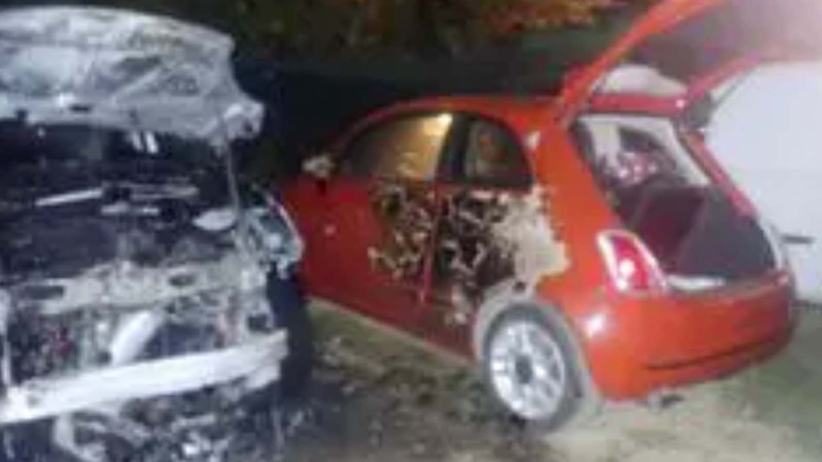 Ανήλικος στην Πάτρα έκαιγε αυτοκίνητα με τις κάλτσες του!