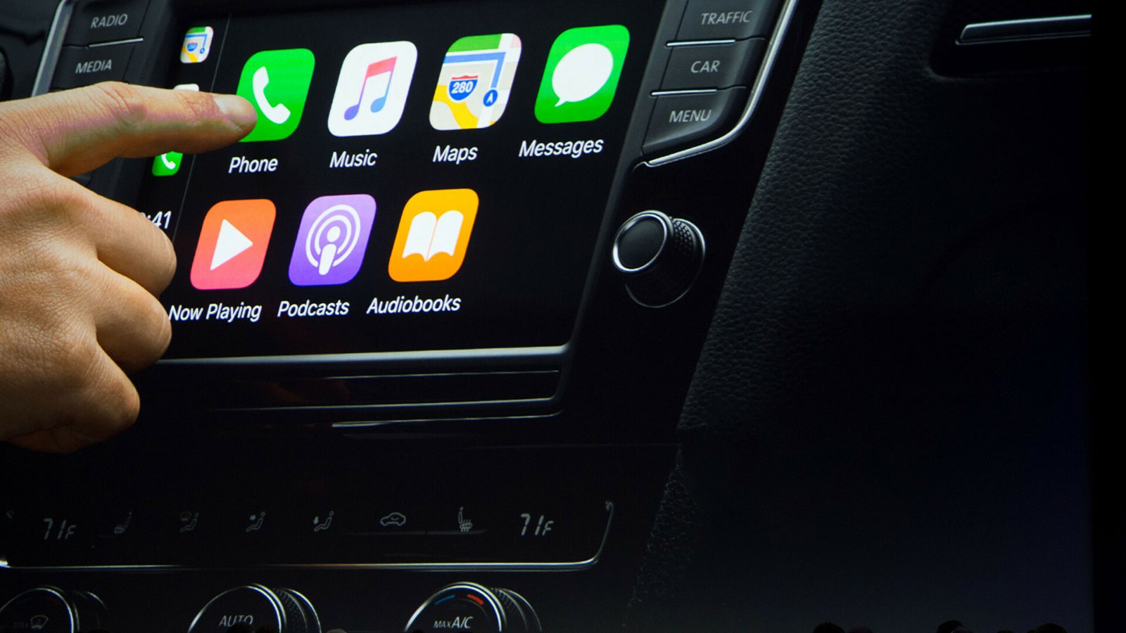 Με iPhone θα χειρίζεσαι κλιματισμό, καθίσματα κ.ά.